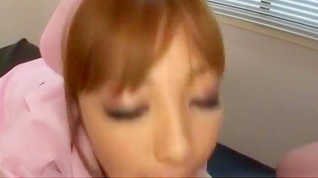 狂爱诱人的星崎杏里，在震撼人心的JAV口交场景中沉醉