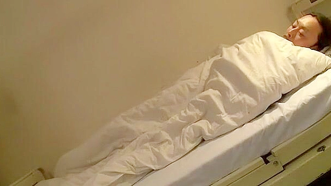 渴望日本美女？快看这个JAV场景中的性感护士！