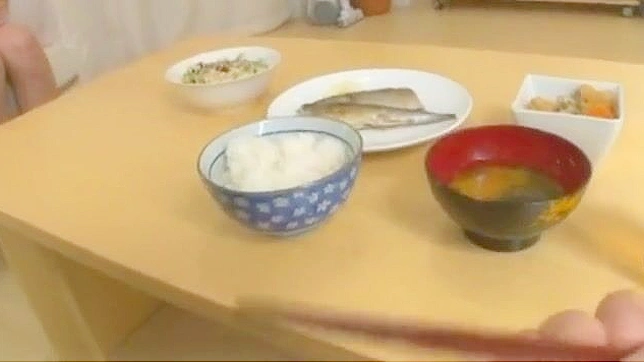 感受石井由奈巨大胸部的不可抗拒魅力，沉浸在这部JAV第一人称视角视频中。