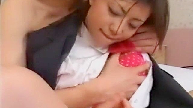 魅惑日本美女Akane热萤火虫在淘气护士角色扮演–独家自慰JAV视频！