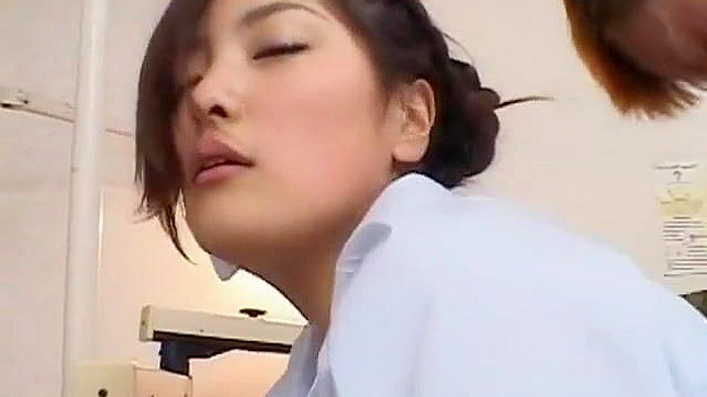 性感日本厨师少女在餐厅被主厨激情征服