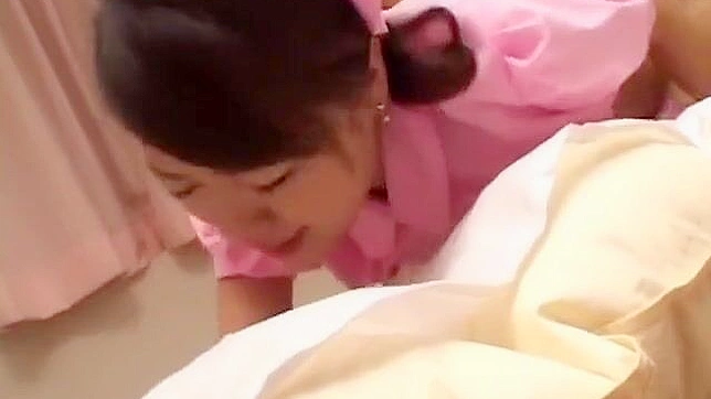 立即观看~迷人的日本熟女穿着丝袜的绝妙口交表演！