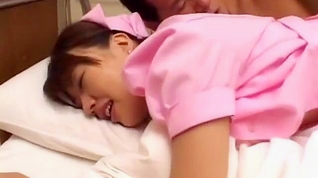 立即观看~迷人的日本熟女穿着丝袜的绝妙口交表演！