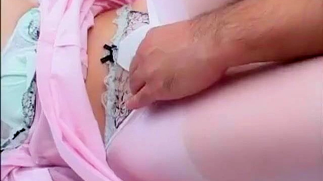 JAV女神Maria Ozawa在《护士/Naasu》中为你呈现震撼精液喷射。