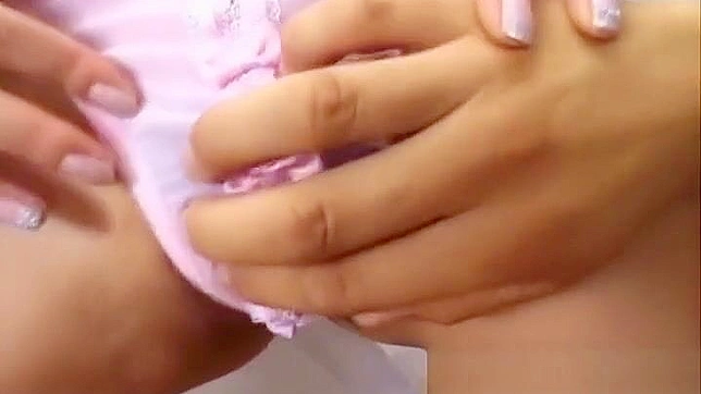 JAV中的秋阳亚都护士角色扮演在第三部分变得更加激烈。