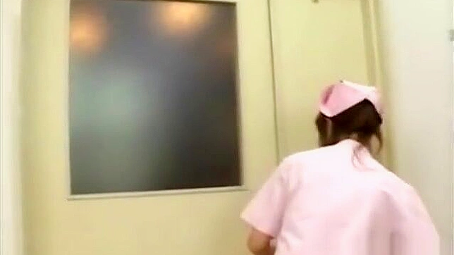 SOFTEC公主手指你的阳具—护士办公室手淫乐趣