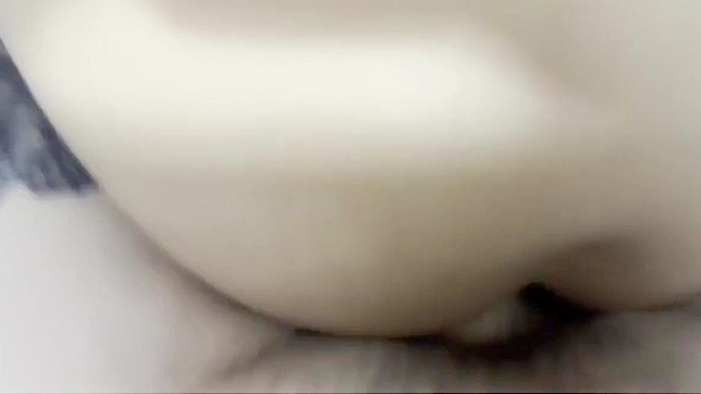 日式性感继母在淋浴时被发现并遭人小便！