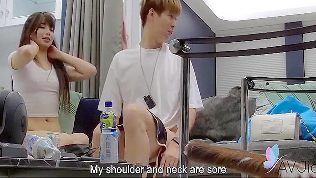 迷人的中国美女Ranako向爱人屈服于欲望中