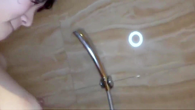 日本18岁美女学生阴道精液喷射后被洗浴 - 完全无删减！