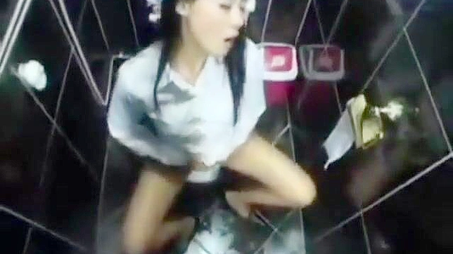 私密自慰：韩国美女在浴室的亲密时刻