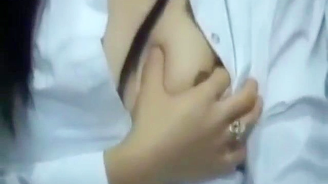 私密自慰：韩国美女在浴室的亲密时刻