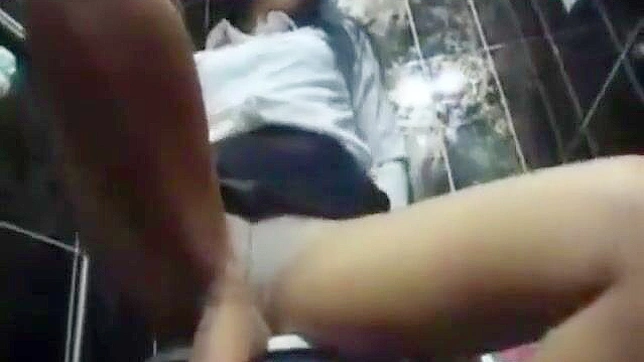 私密自慰：韩国美女在浴室的亲密时刻