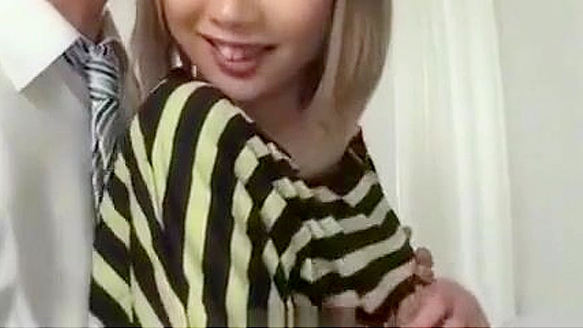 探索终极诱人女士收藏：丰满曲线的小胸美女JAV世界