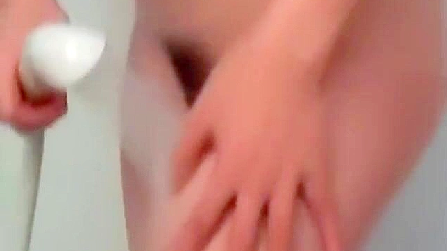 日本女优用她丰润的嘴唇魅惑人心 - 第三世界媒体！