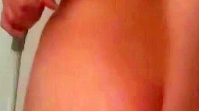 日本女优用她丰润的嘴唇魅惑人心 - 第三世界媒体！