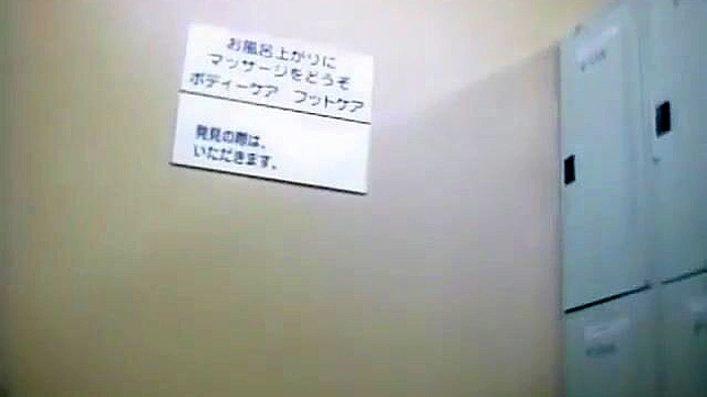 浴室酒店体验：迷人的丰满熟女释放魅力！