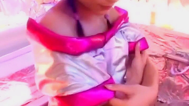 准备好体验与穿着cosplay的丰满JAV少女终极幻想了吗？