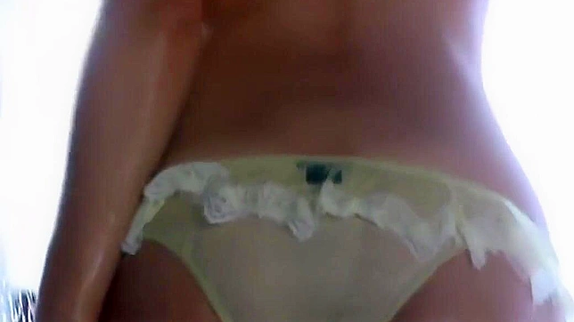 丰满的日本女优丽莎用湿感凝胶迷人地玩弄身体膏液2号乳霜