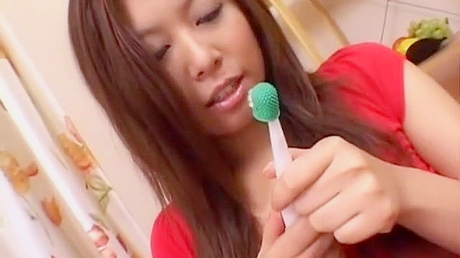 尽情欣赏Rico，迷人的日本女神在诱惑的手指戏弄和颜射JAV场景中。