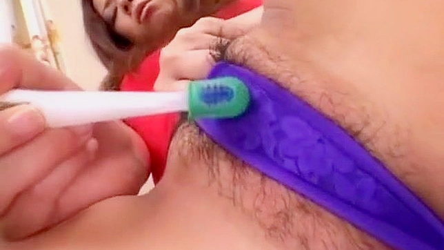 尽情欣赏Rico，迷人的日本女神在诱惑的手指戏弄和颜射JAV场景中。