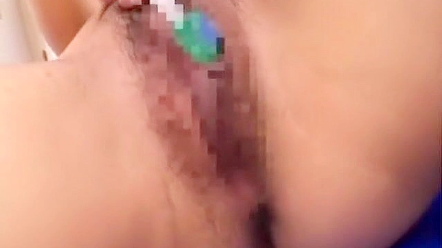 尽情欣赏Rico，迷人的日本女神在诱惑的手指戏弄和颜射JAV场景中。