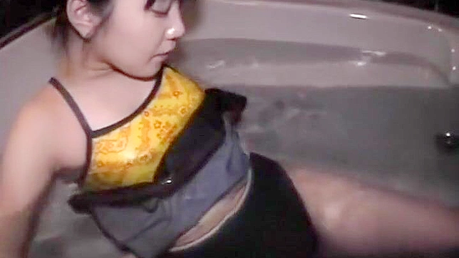 与迷人的日本女巫师Hina Otsuka尽情湿热狂欢！