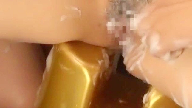 Yui Uehara：引人入胜的日本美人令人屏息的手指戏弄场景