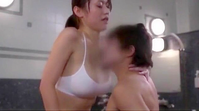 日本美女新山枫、三月优梦与小依晴香的JAV群交大戏！