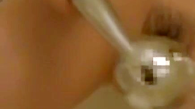 与Rio Hamasaki在JAV自慰淋浴片中的 Cum Play体验