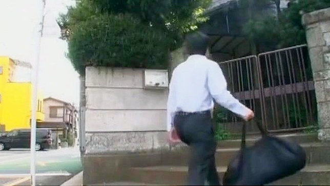 日系魅惑女优北川瞳在JAV中的丰满大奶激情手活场景翻译至中文：日本魔力女星HitomiKitagaw 在JAV片段中丰腴巨乳的火热手动戏份。