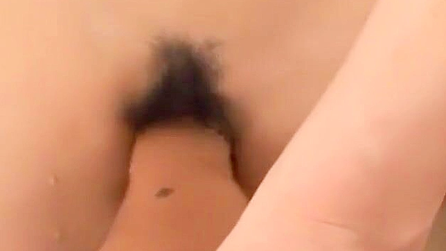 日本最熱辣的婊子們 — 探索三宅悠在震撼POV視角下的JAV淋浴場景！