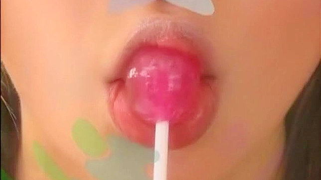 日本最熱辣的婊子們 — 探索三宅悠在震撼POV視角下的JAV淋浴場景！