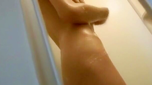 日本女神吉原美奈的丰腴小胸幻想淋浴秀