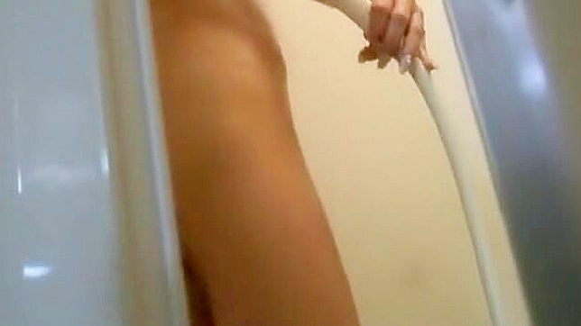 日本女神吉原美奈的丰腴小胸幻想淋浴秀