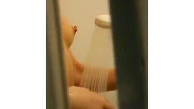日本女神吉原美奈的丰腴小胸幻想淋浴秀