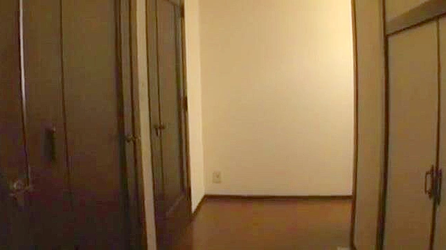 介绍小池遥香，JAV的魅惑女王！在这部手淫淋浴视频中让她用她丰满的身体诱惑你。