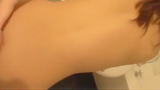 渴望JAV美女Aika的丰润双唇：奇异口爱与情趣玩具！