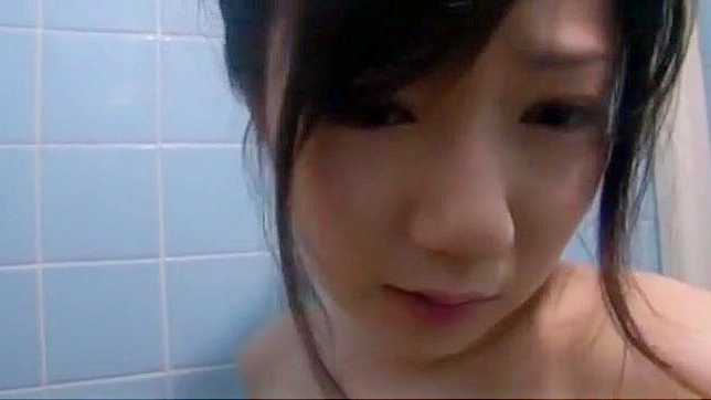 日本情欲：白百合望在成人POV JAV片段中的诱惑表演
