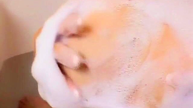 探索日本情色魅力世界，在充满精液的JAV片段中体验Aya Manabe迷人的丰满胸部！