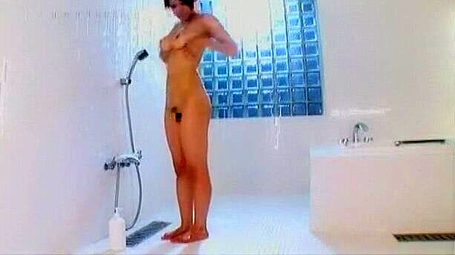 沉浸在这个迷人的日本美人鱼般的JAV独秀中