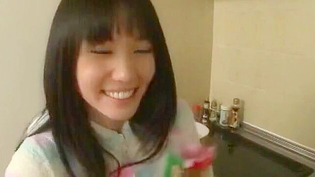 领略日本顶尖：Yui Kasugano的性感自慰秀