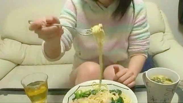 领略日本顶尖：Yui Kasugano的性感自慰秀