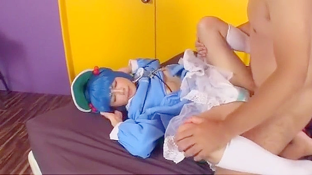 一窥诱人JAV女妖在她的全新删减版视频！