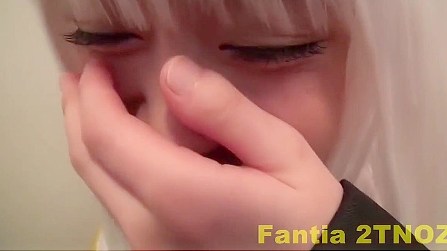 迷人的女巫穿着诱人的丝袜！