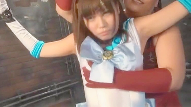 JAV情趣：迷人的日本美女扮演落难少女角色戏