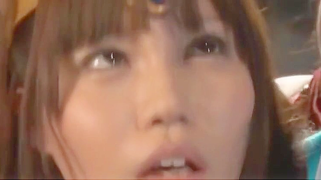 JAV情趣：迷人的日本美女扮演落难少女角色戏