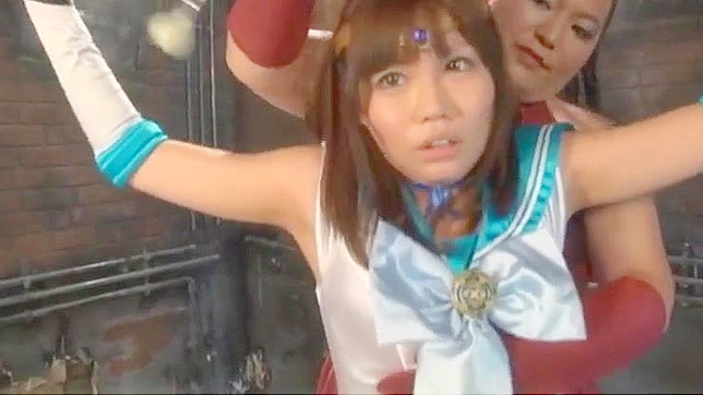 JAV情趣：迷人的日本美女扮演落难少女角色戏