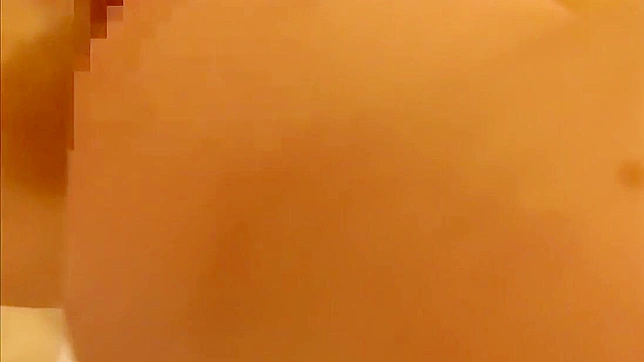 体验我们的艳丽熟女演员在JAV中精液高潮的极致快感