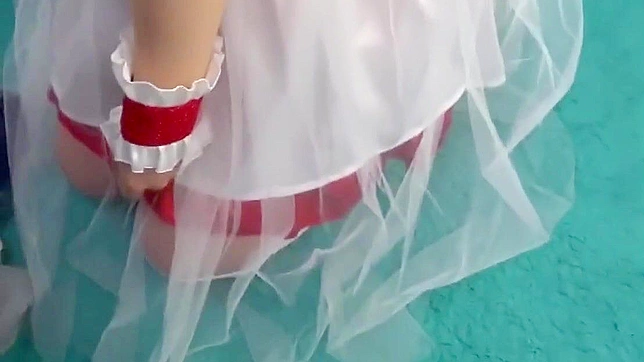 日本偶像在激烈的口交冒险中 – 震撼的吞精表演！