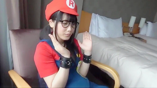 被性感日本马里奥COS魅惑女郎疯狂征服！